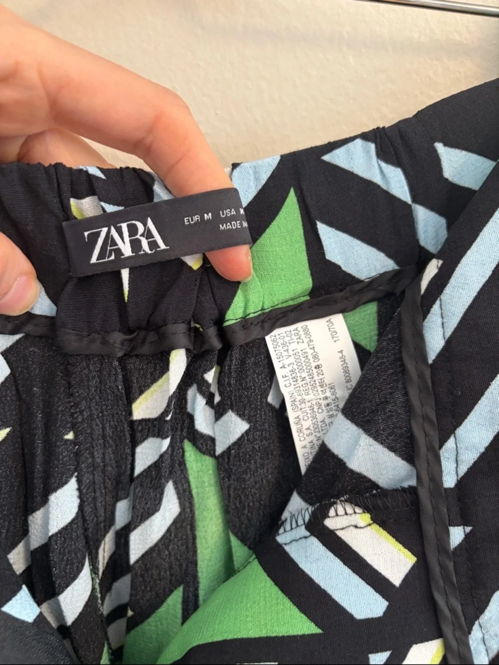 Zara Black Wide-Leg Pants with Green and Light Blue Geometric Print - Picture 7 of 9